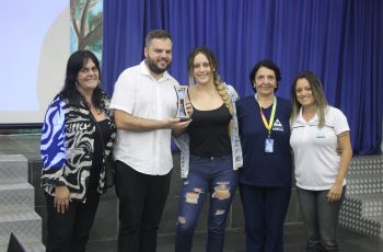 Time de Vôlei Feminino do Colégio Adélia conquista 4º lugar no campeonato TV Tribuna de Vôlei Escolar