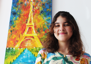 Artista plástica e aluna do Colégio Adélia, Karen Benedik é nomeada Embaixadora da Paz